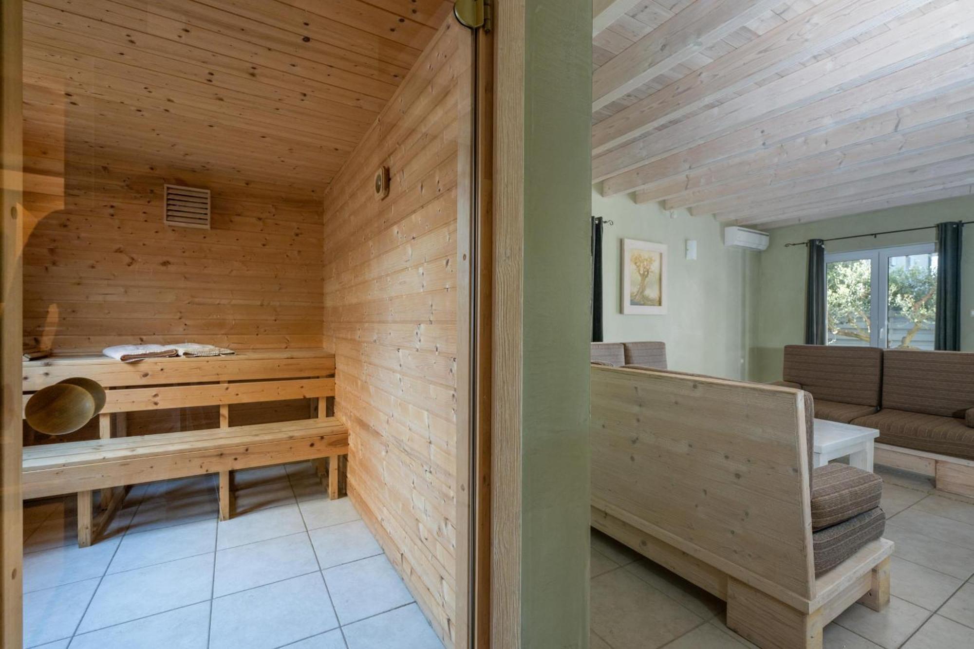 "Villa Bianca" Holiday Home Premantura Exteriör bild